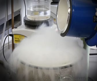 El nitrógeno es liquido a temperaturas extremadamente bajas, inferiores a -196°C