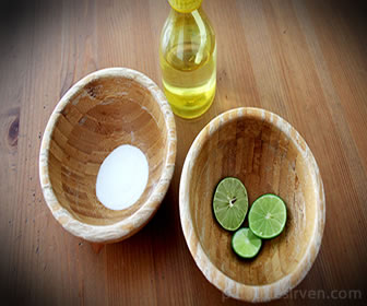 Combinado con agua y jugo de limón, el bicarbonato de sodio es ideal para lavar y quitar manchas.