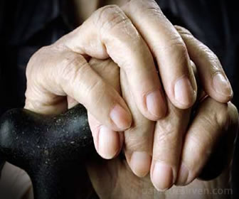El diclofenaco es recurrido para tratar el dolor en la artritis.